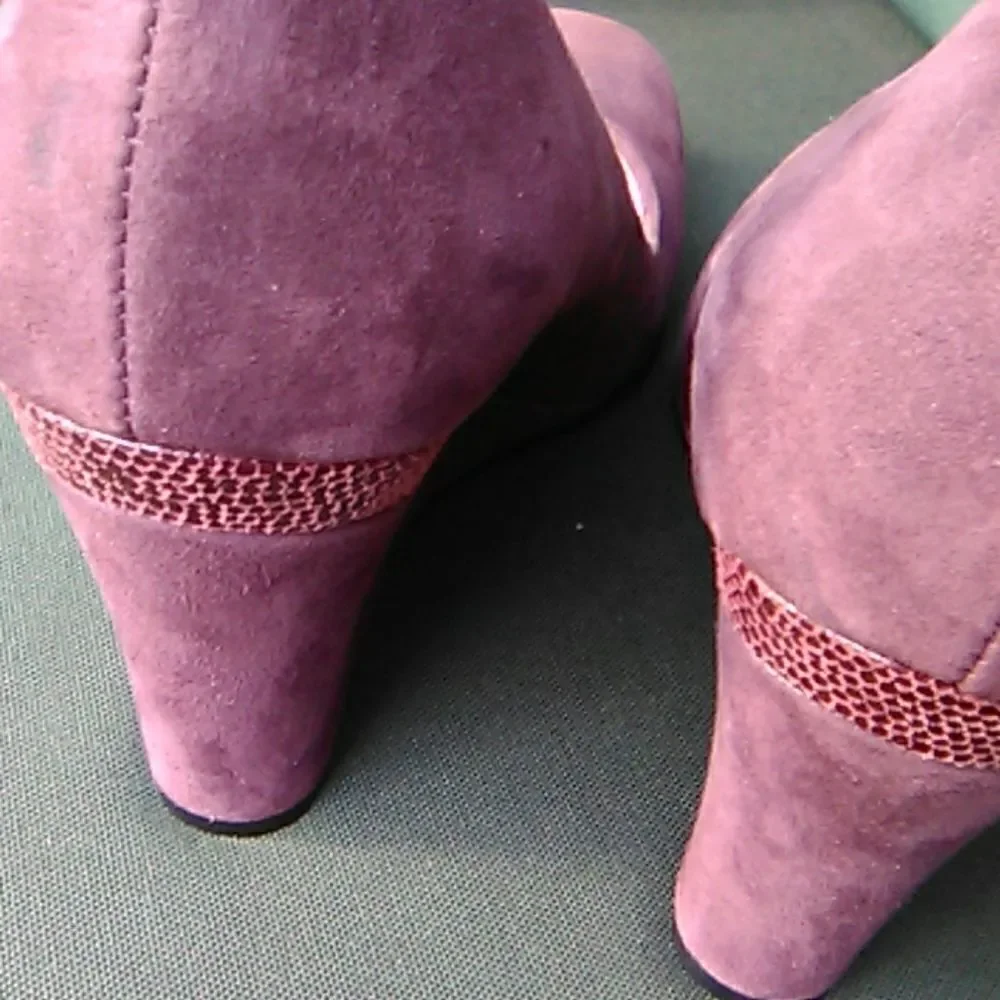 Calvin Klein Maroon Wedges